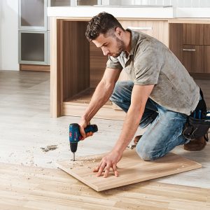 Bosch GSR 120-LI Masina de gaurit si insurubat cu 2 acumulatori Li-Ion 12 V, 2Ah, Valiza + Set 23 accesorii